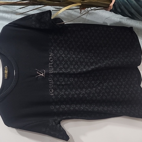 Louis Vuitton shirt - Picture 3 of 8